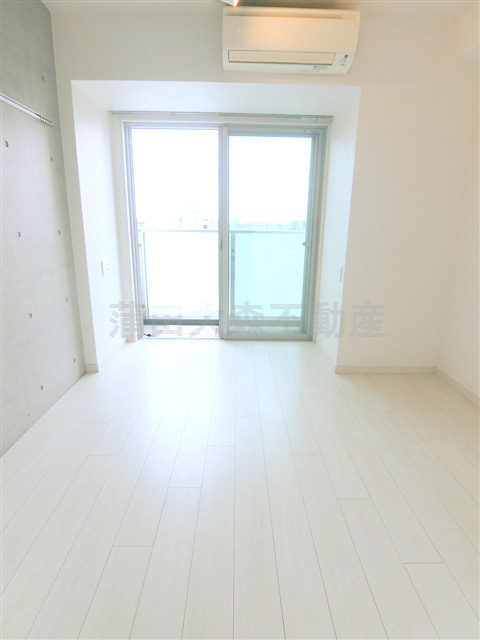 エアフレックス羽田の居間・リビング|南向きバルコニーの洋室8帖