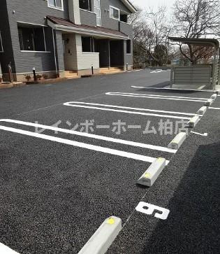 仲介手数料（賃料の1.10ヵ月）の50％OFF対象物件！の駐車場