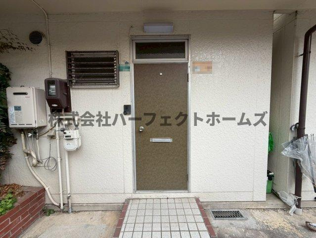 船橋本町2丁目戸建　賃貸の玄関|明るい玄関です