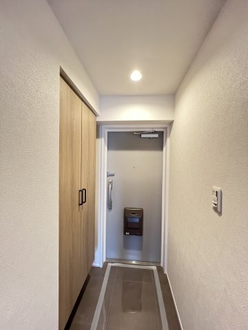 ローレルコート桜井南5階の玄関|シューズインクローゼット付き内玄関