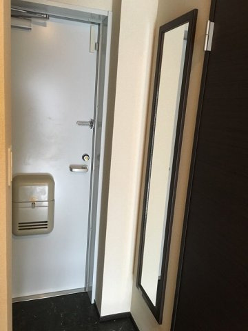 クレイノＫＩＹＯＭＩの玄関|明るい玄関です