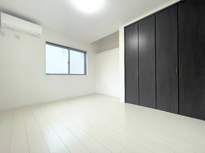 【洋室】 | ◆◇横浜市緑区小山町　中古一戸建て◇◆ | ◆子どものスタディ空間として、あるいは書斎やホビールームとして生活スタイルに合わせて使えるプライベートルーム。居心地のいい落ち着いたインテリアが似合います。