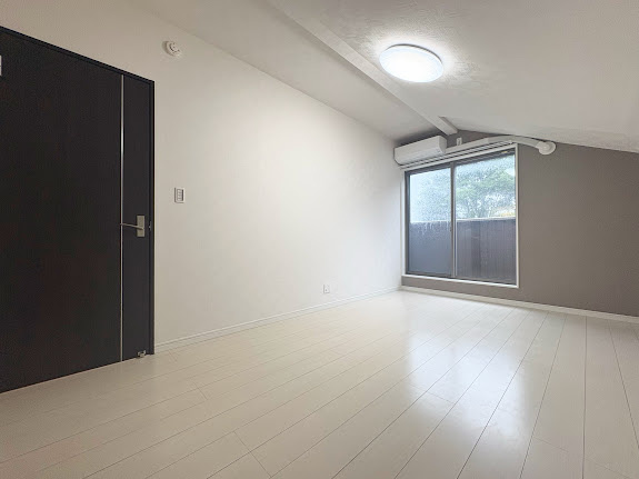 【洋室】 | ◆◇横浜市緑区小山町　中古一戸建て◇◆ | ◆気持ちの良い風が室内へ入り込む居室。家具を配置しても広々ご利用いただけます！！