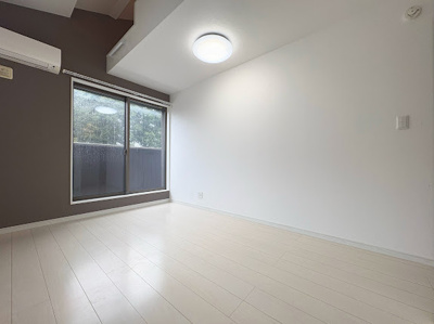【洋室】 | ◆◇横浜市緑区小山町　中古一戸建て◇◆ | ◆感性を育むプライベートルームはシンプルでスマートな空間。好みの空間で読書をしたり、音楽を聞いたりと一人の時間も充実したものにできます。