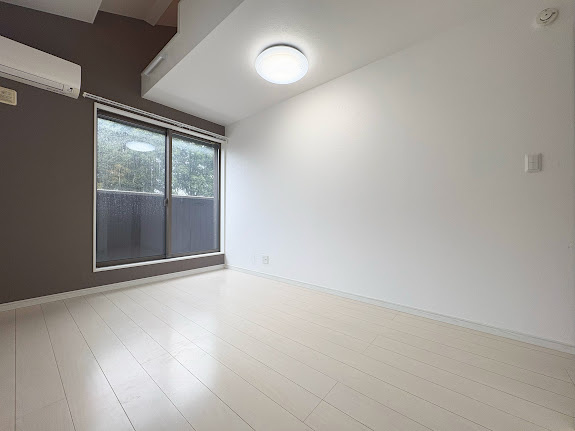 【洋室】 | ◆◇横浜市緑区小山町　中古一戸建て◇◆ | ◆感性を育むプライベートルームはシンプルでスマートな空間。好みの空間で読書をしたり、音楽を聞いたりと一人の時間も充実したものにできます。