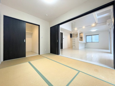 【和室】 | ◆◇横浜市緑区小山町　中古一戸建て◇◆ | ◆リビングと同じ階にもう一部屋配置。来客時の客間として利用できますし、リモートワーク部屋としても利用可能です。