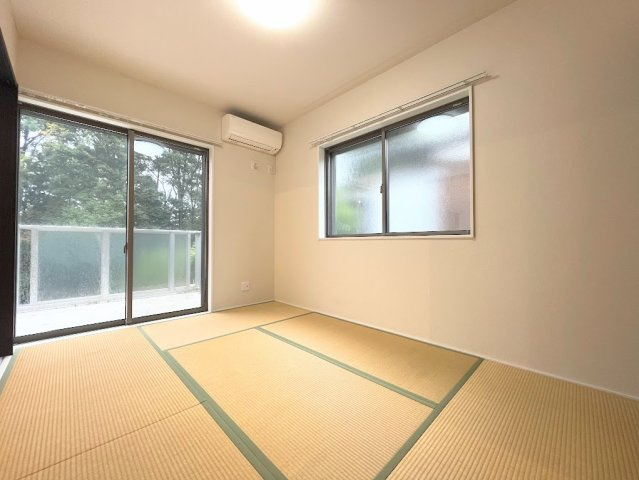 【和室】 | ◆◇横浜市緑区小山町　中古一戸建て◇◆ | ◆リビングと同じ階にもう一部屋配置。来客時の客間として利用できますし、リモートワーク部屋としても利用可能です。