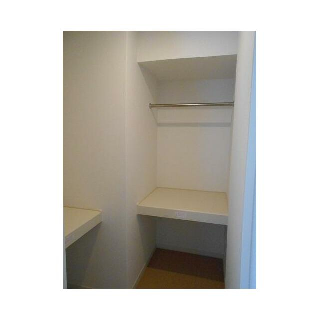 イシス・イーストの収納|ウォークインクローゼット