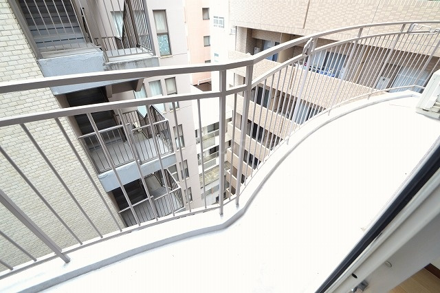 広島市中区宝町の賃貸マンションのバルコニー