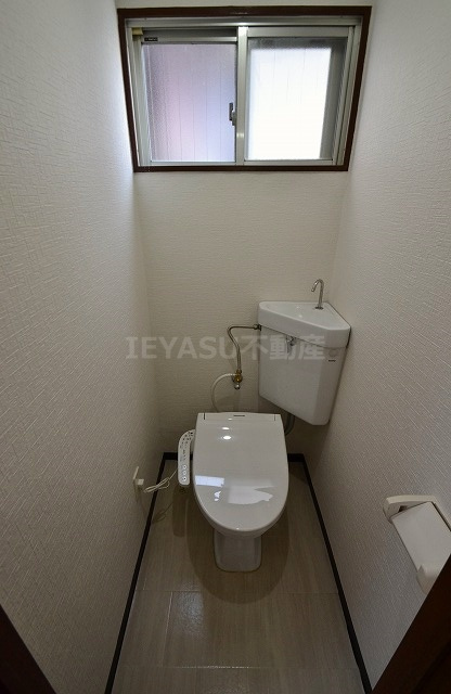 広島市中区宝町の賃貸マンションのトイレ