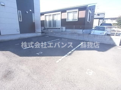 【駐車場】 | アーリーガーデン | 駐車場があるので、車を買う予定の方も安心です
