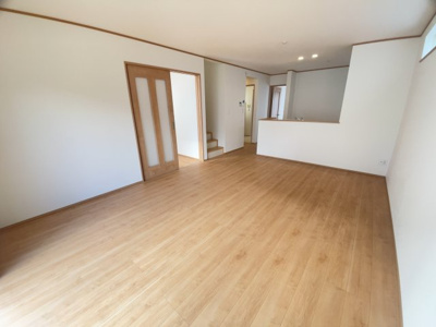 【居間・リビング】 | 南城市佐敷新開1番（全3棟）C号棟 | ※同仕様写真です