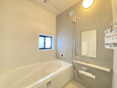 【浴室】 | 南城市佐敷新開1番（全3棟）C号棟 | ※同仕様写真です