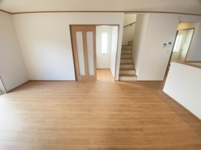 【居間・リビング】 | 南城市佐敷新開1番（全3棟）C号棟 | ※同仕様写真です