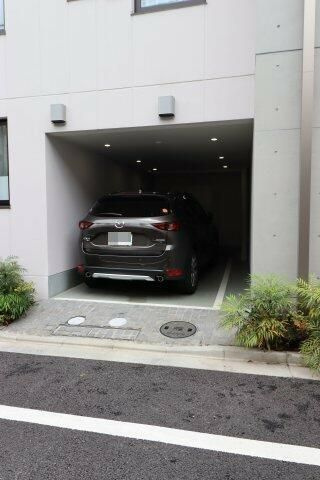 ＧＥＮＯＶＩＡ新大塚の駐車場