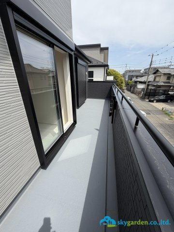 平塚市達上ヶ丘　新築戸建　全2棟1号棟のバルコニー