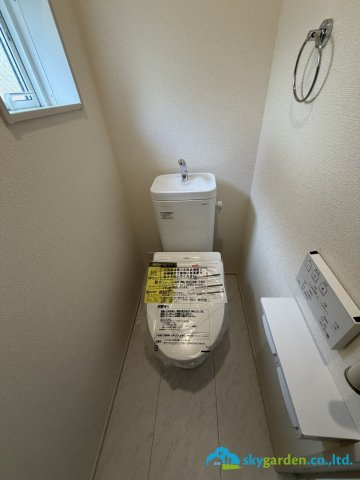 平塚市達上ヶ丘　新築戸建　全2棟1号棟のトイレ