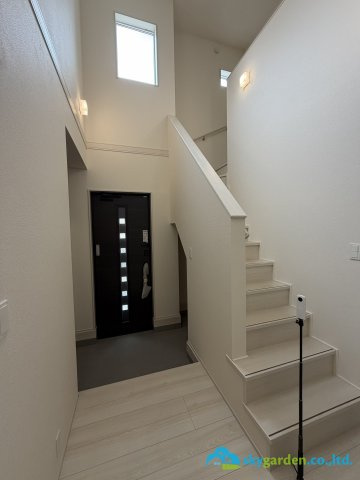 平塚市達上ヶ丘　新築戸建　全2棟1号棟の玄関