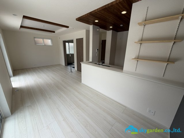 平塚市達上ヶ丘　新築戸建　全2棟1号棟の居間・リビング