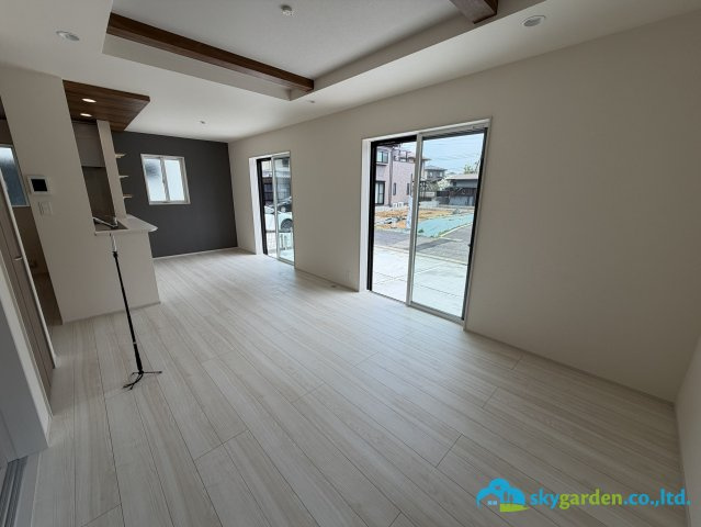 平塚市達上ヶ丘　新築戸建　全2棟1号棟の居間・リビング