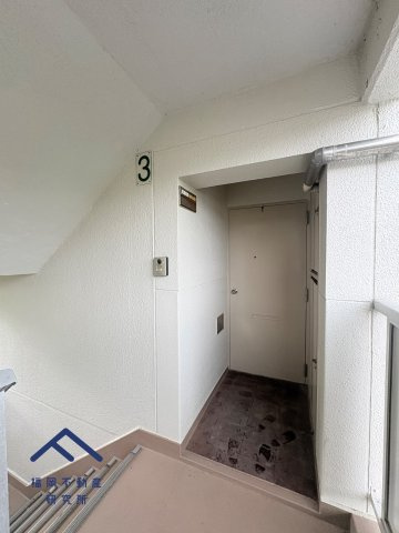 下大利団地の玄関