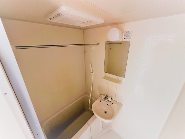 レオパレスダイヤモンドマーシュの浴室|日々の疲れを癒すお風呂付です