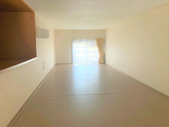 レオパレスサンリバーの寝室|ロフトです。