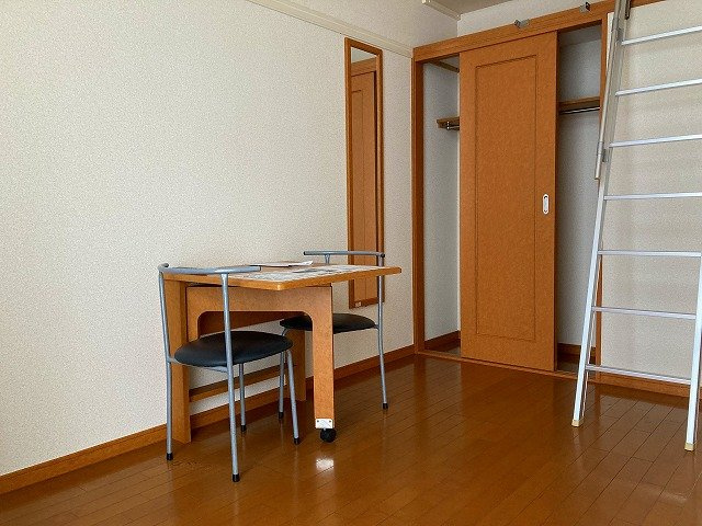 レオパレスサンリバーの居間・リビング|おしゃれなリビングです