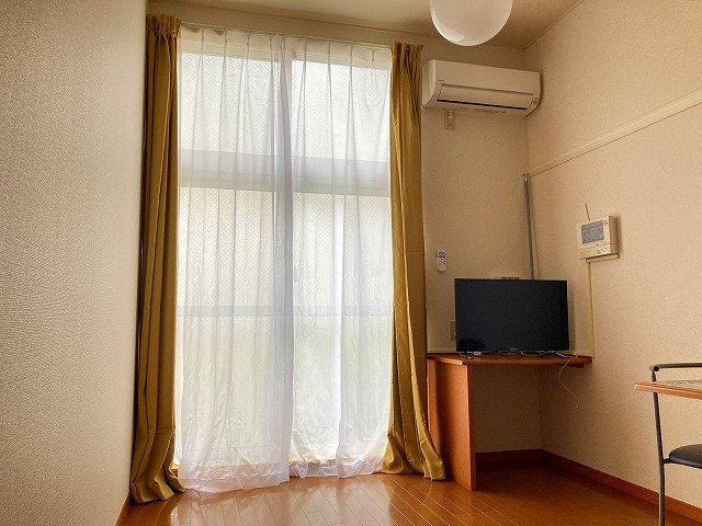 レオパレスサンリバーの居間・リビング|ゆったり過ごせる居間です