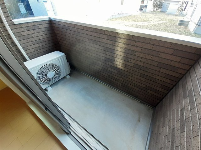 ストロベリーのバルコニー|お洗濯にも便利なバルコニー付き