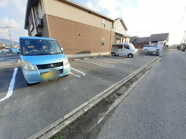 ストロベリーの駐車場|カースペースがあります