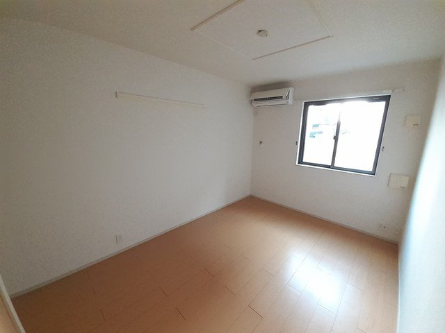 ストロベリーの内装|明るい室内です