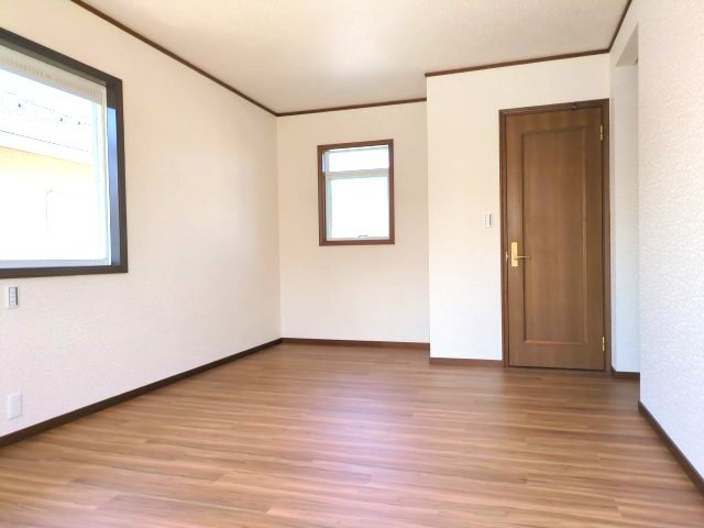 【洋室】 | 大網白里市みずほ台３丁目　中古戸建 | 11.8畳