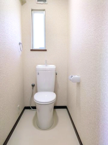 【トイレ】 | 大網白里市みずほ台３丁目　中古戸建 | ２階