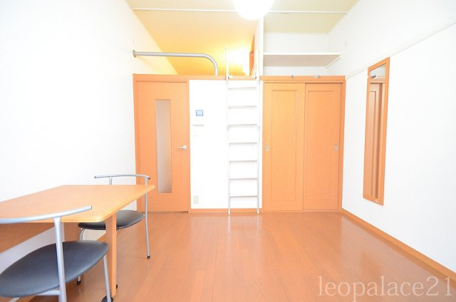 レオパレス長左衛門Ⅱの居間・リビング|ゆったり過ごせる居間です