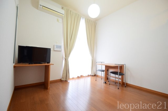 レオパレス長左衛門Ⅱの居間・リビング|おしゃれな居間です