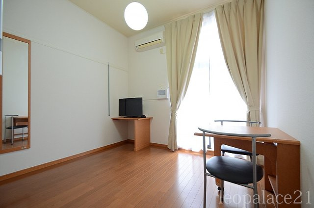 レオパレス長左衛門Ⅱの居間・リビング|おしゃれなリビングです