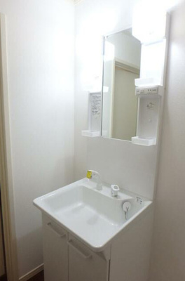 【独立洗面台】 | 夢路オネスト | 独立洗面台、小物を置くことができて便利です