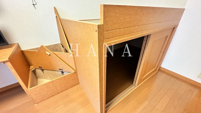 レオパレスハイツ旭が丘Bの玄関