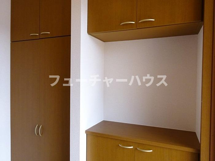 メゾンラフィーネの玄関