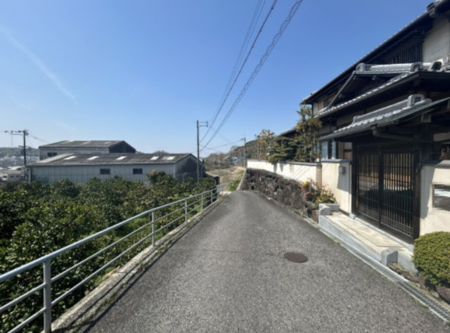 和泉市福瀬町戸建の前面道路含む現地写真