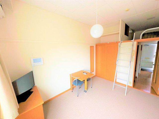 レオパレスハチローの居間・リビング|「同タイプの部屋の写真です」「現況優先」