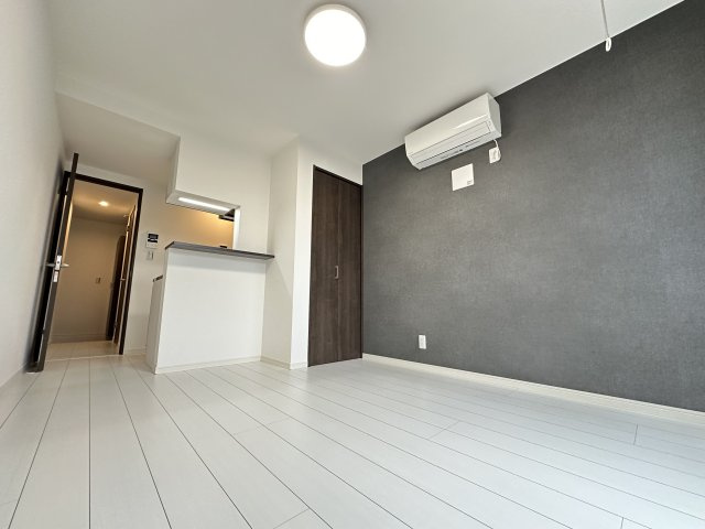 ベイルームリアナ堀ノ内の寝室|広くて明るい寝室