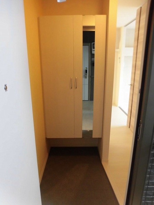 セキュレア須屋 B棟の玄関