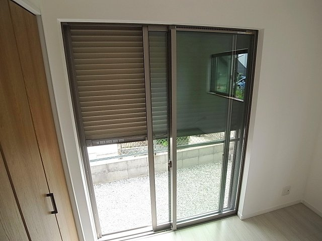 KARIN上沢のその他|防犯にもなるシャッター雨戸