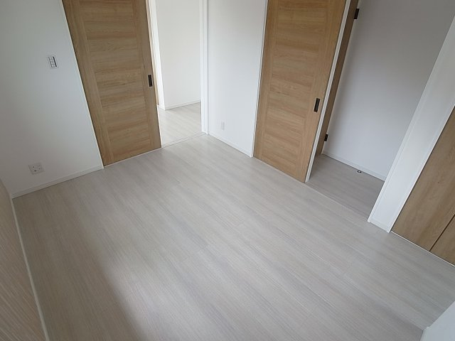 KARIN上沢の居間・リビング|人気の室内オールフローリングタイプです