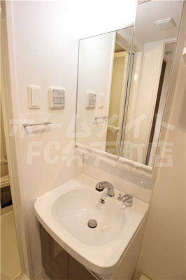 【洗面所】 | エスプレイスOSAKAベイシティ | ゆったりとスペースのある洗面所