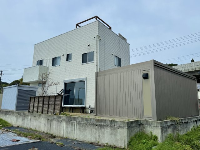 浜松市浜名区根堅の外観|周辺にあまり家がなく、落ち着いた場所に立地しており、のんびりした毎日が過ごせそうです。
