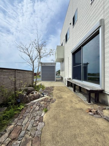 浜松市浜名区根堅の庭|キチンと整えられたお庭には縁側もありゆったりと眺められます。