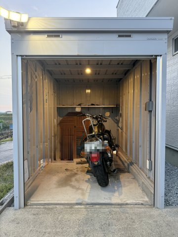 浜松市浜名区根堅のその他|バイクが収納できるミニガレージ付き！バイク以外でのご使用も可能です。